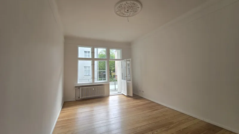 Friedenau -helles 1. OG in gepflegtem ruhigem Stuckaltbau mit Grünblick — photo 1